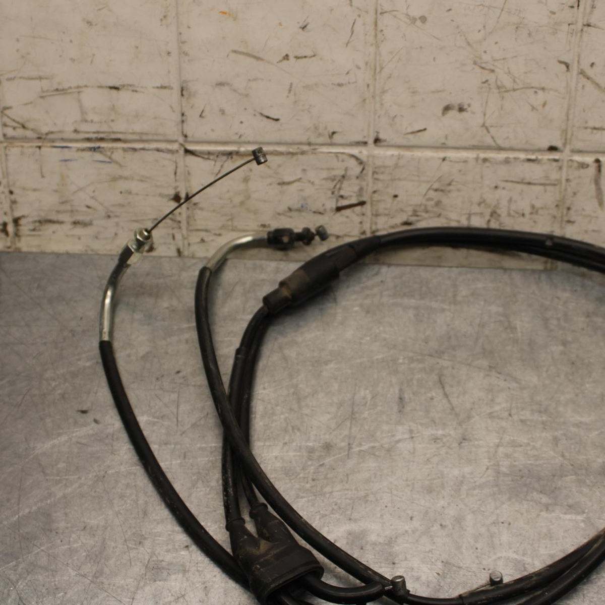 2015 Yamaha FZ09 THROTTLE CABLES LINES 1RC-26302-00-00 BB69