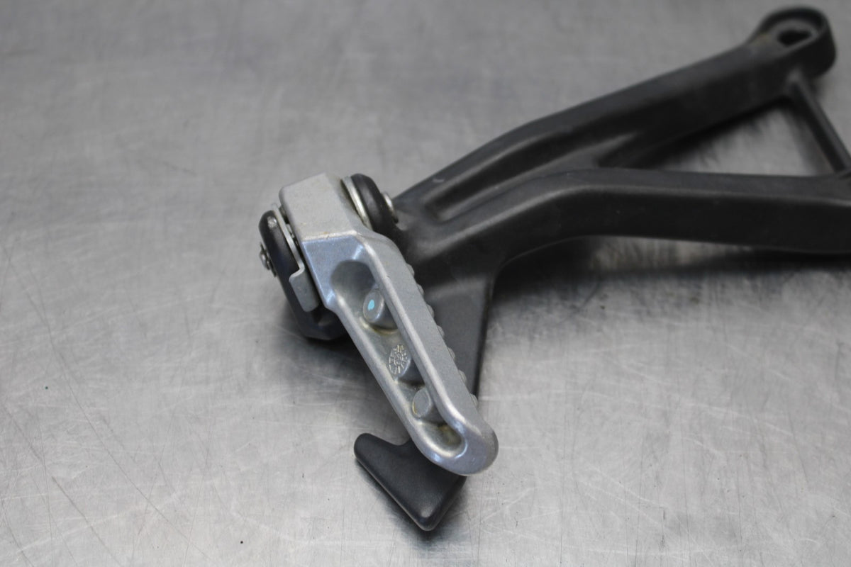 23-26 KAWASAKI NINJA ZX4RR LEFT REAR BACK PASSENGER PEG BB898