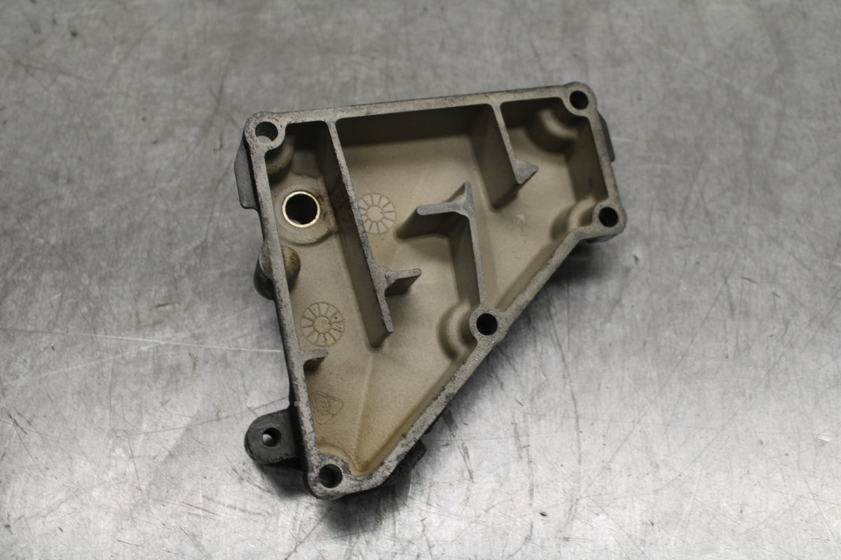06 YAMAHA YZF R6 ENGINE MOTOR CRANK CASE VENT COVER BB716