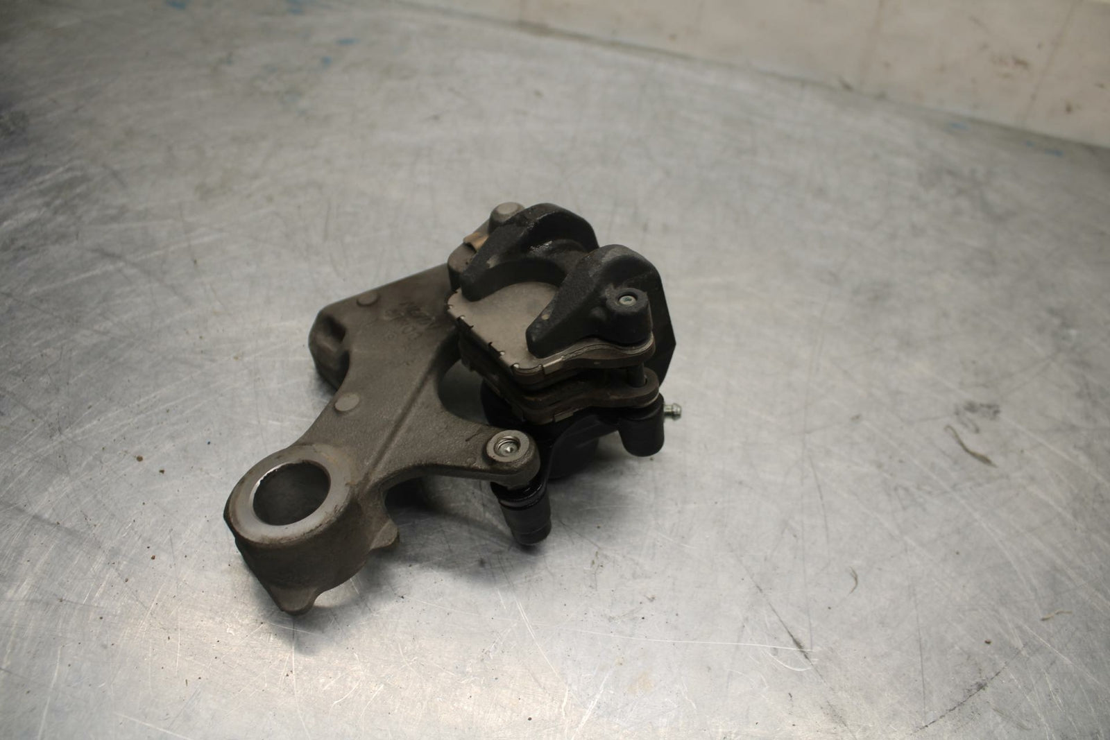 11-22 SUZUKI GSXR600 REAR BACK BRAKE CALIPER BB422