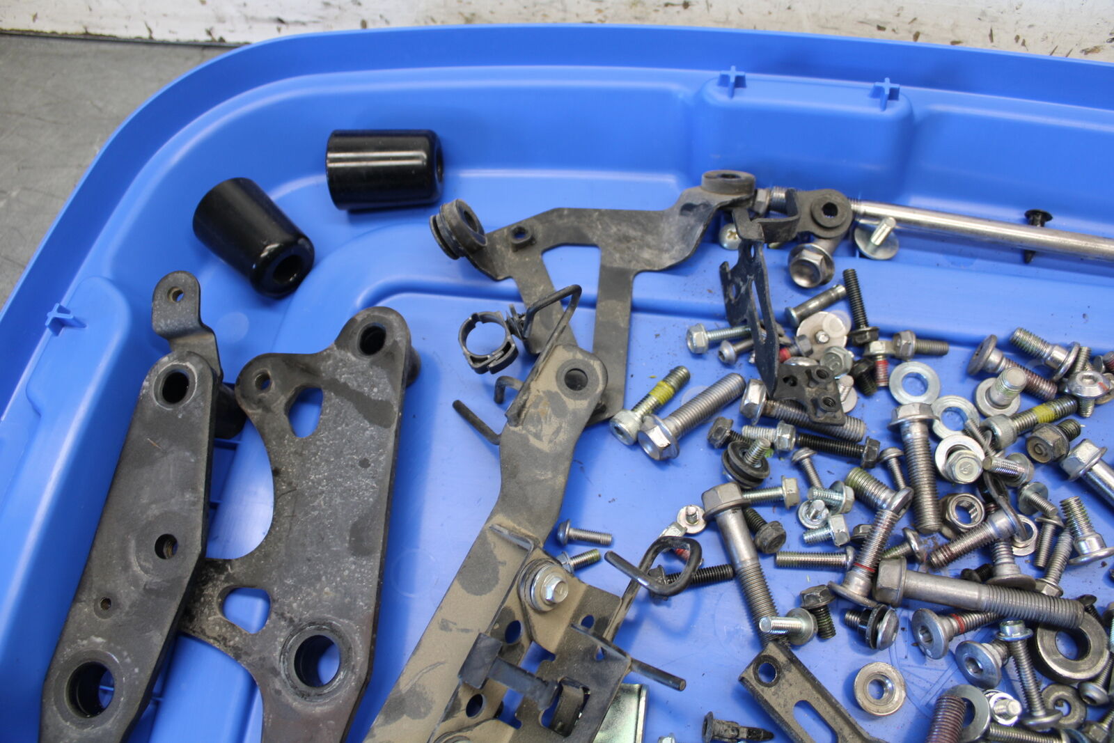 19-22 KAWASAKI Z400 ENGINE MOUNTING BOLTS HARDWARE MOTOR SCREWS BB708