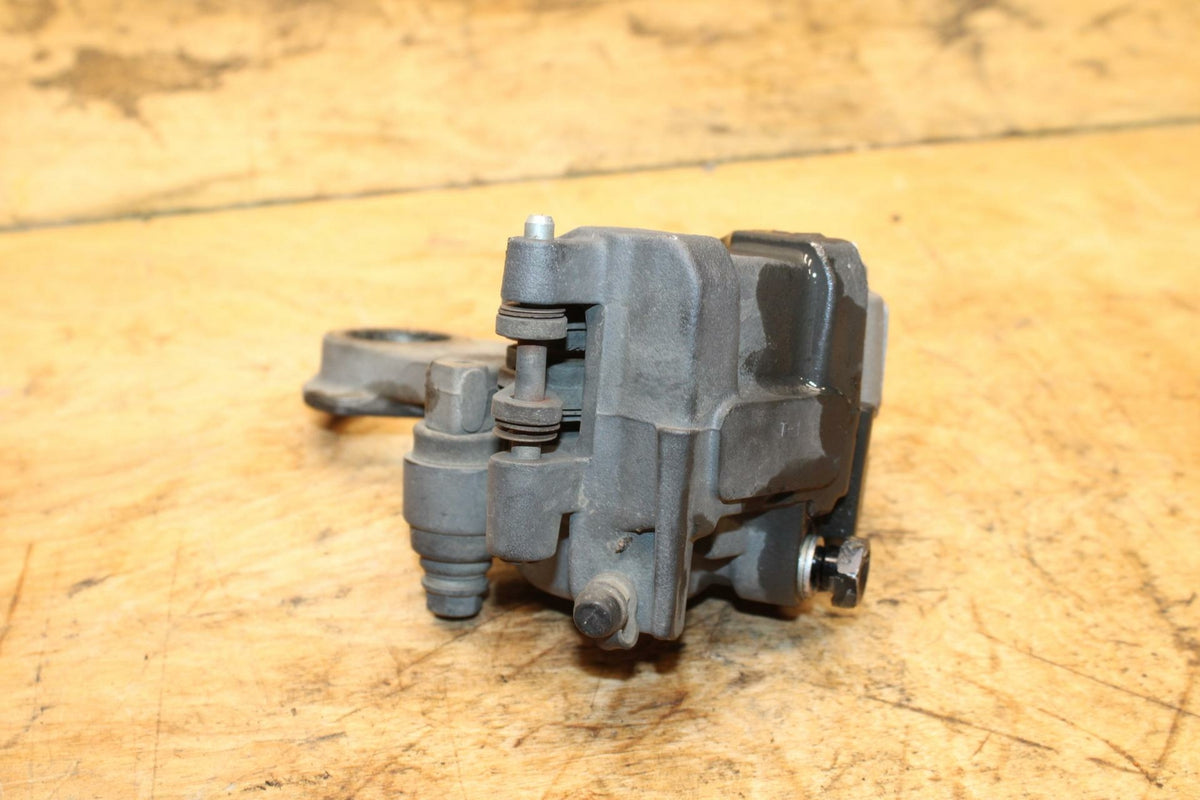 07-08 YAMAHA YZF R1 REAR BACK BRAKE CALIPER W MOUNT BRACKET BB337