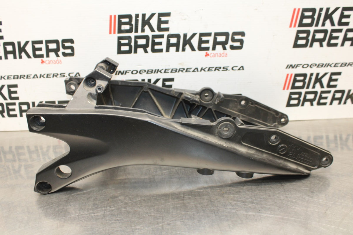 06-07 SUZUKI GSXR 600 FRONT SUBFRAME SUB FRAME BB822
