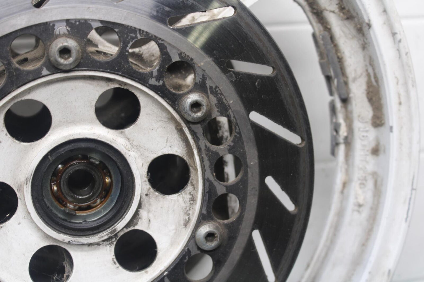 1988 Yamaha FZ600 FRONT WHEEL AND LEFT RIGHT BRAKE ROTORS DISCS BB601