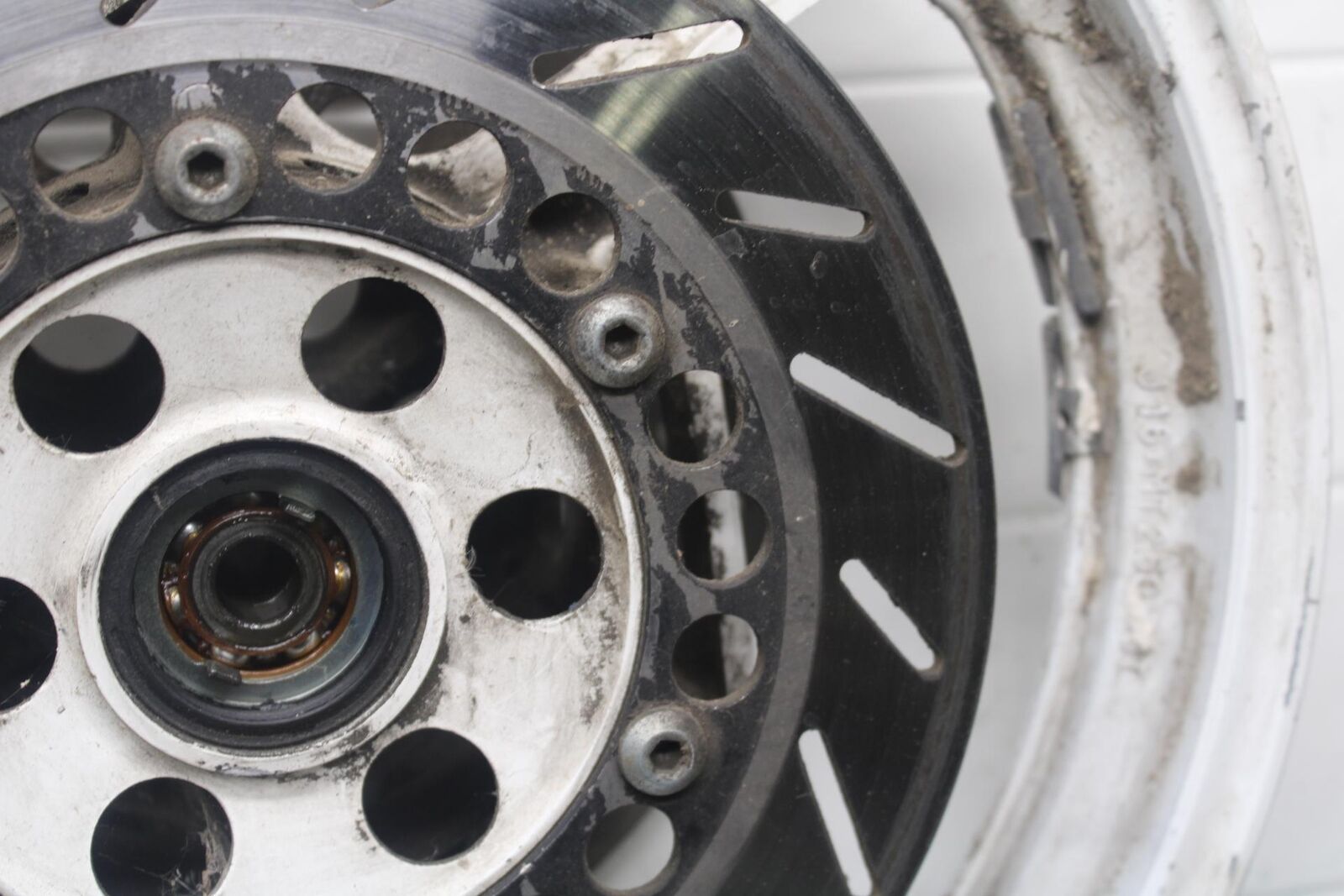 1988 Yamaha FZ600 FRONT WHEEL AND LEFT RIGHT BRAKE ROTORS DISCS BB601