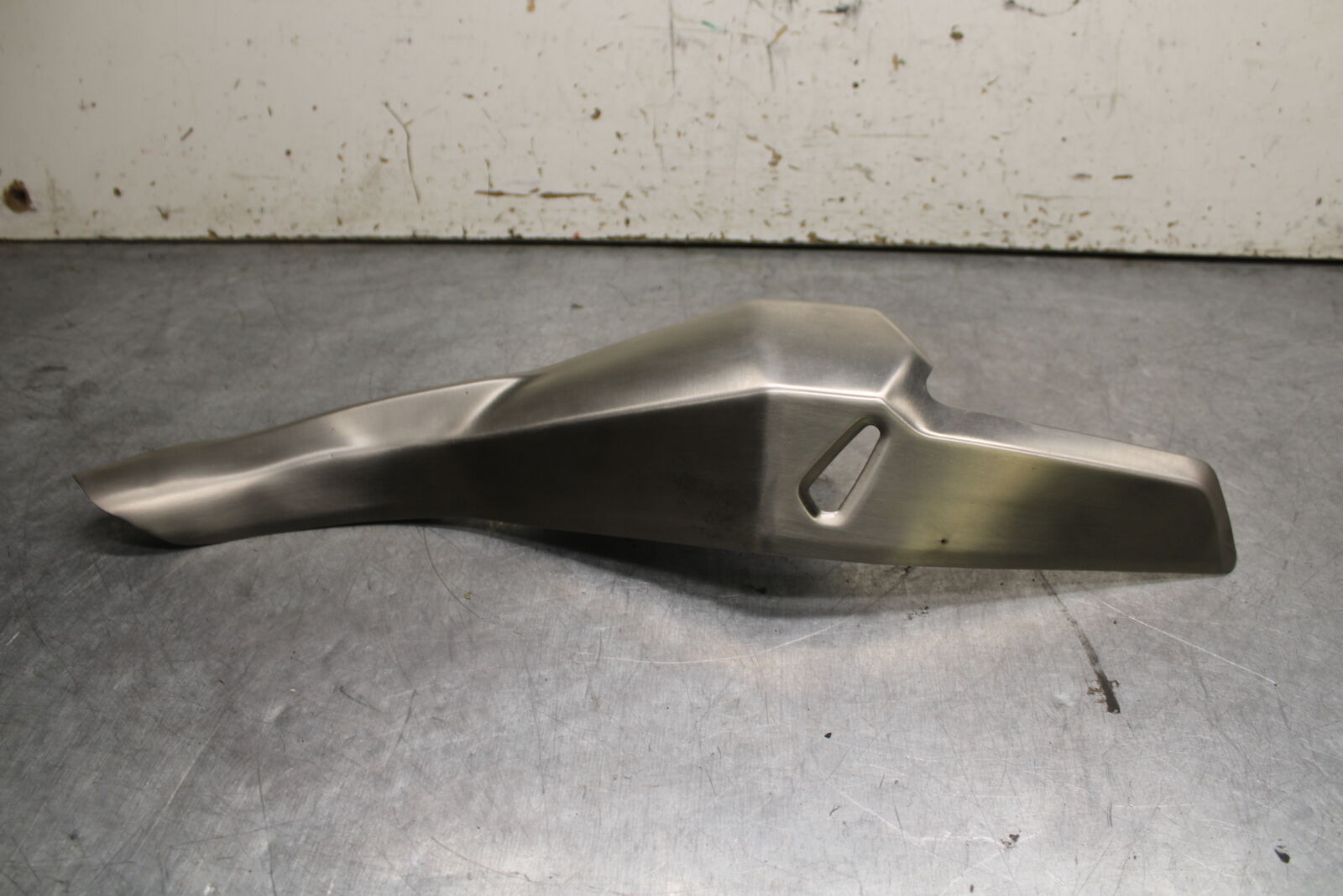 19-22 KAWASAKI Z400 REAR BACK MUFFLER EXHAUST PIPE COVER HEAT SHIELD GUARD BB738