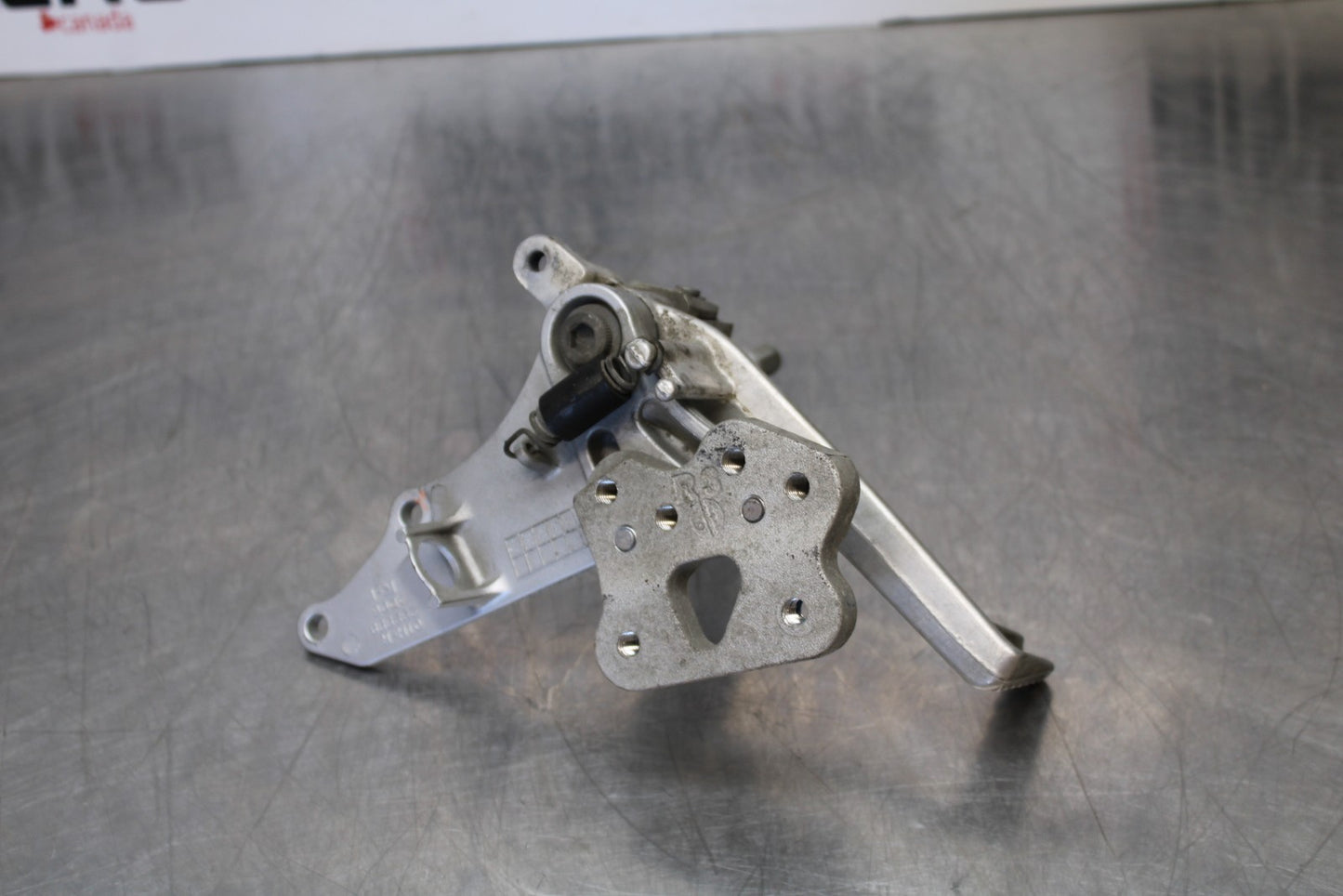06-07 SUZUKI GSXR 600 RIGHT REARSET REAR SET DRIVER FOOT PEG REST STOP BB170