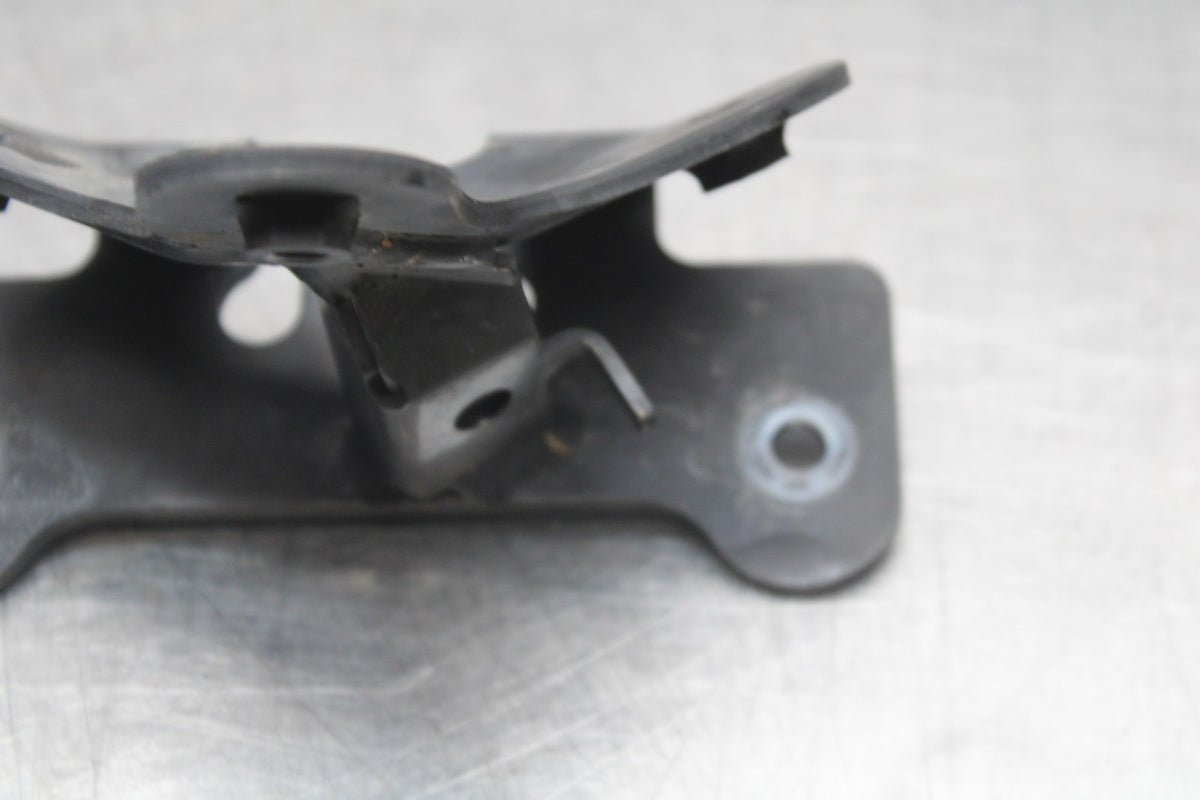 2006 Suzuki Boulevard C90 FRONT HEADLIGHT LIGHT MOUNT BRACKET BB849