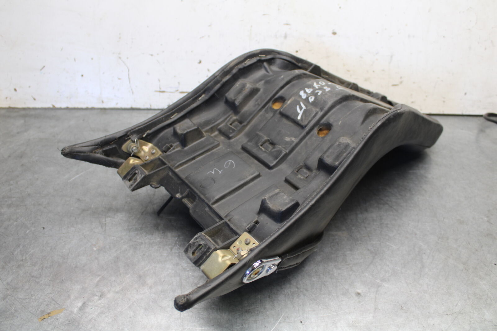 85-86 SUZUKI MADURA 1200 REAR BACK PASSENGER SEAT  BB691