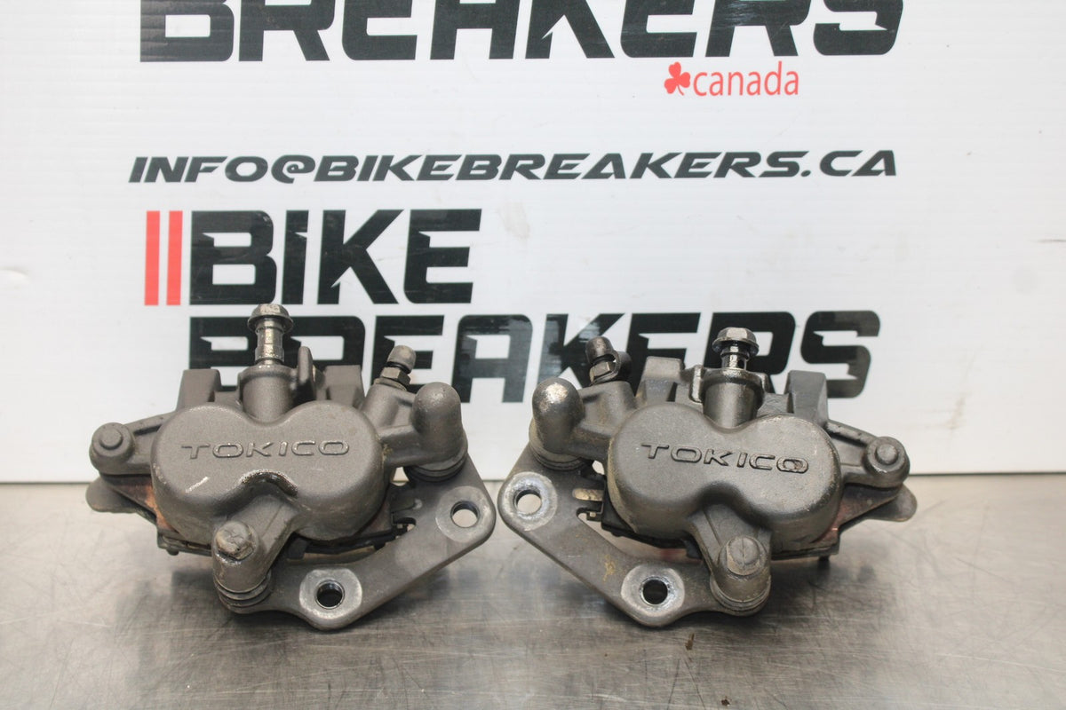 09-10 KAWASAKI ER-6N RIGHT LEFT FRONT BRAKE CALIPER SET PAIR CALIPERS BB205