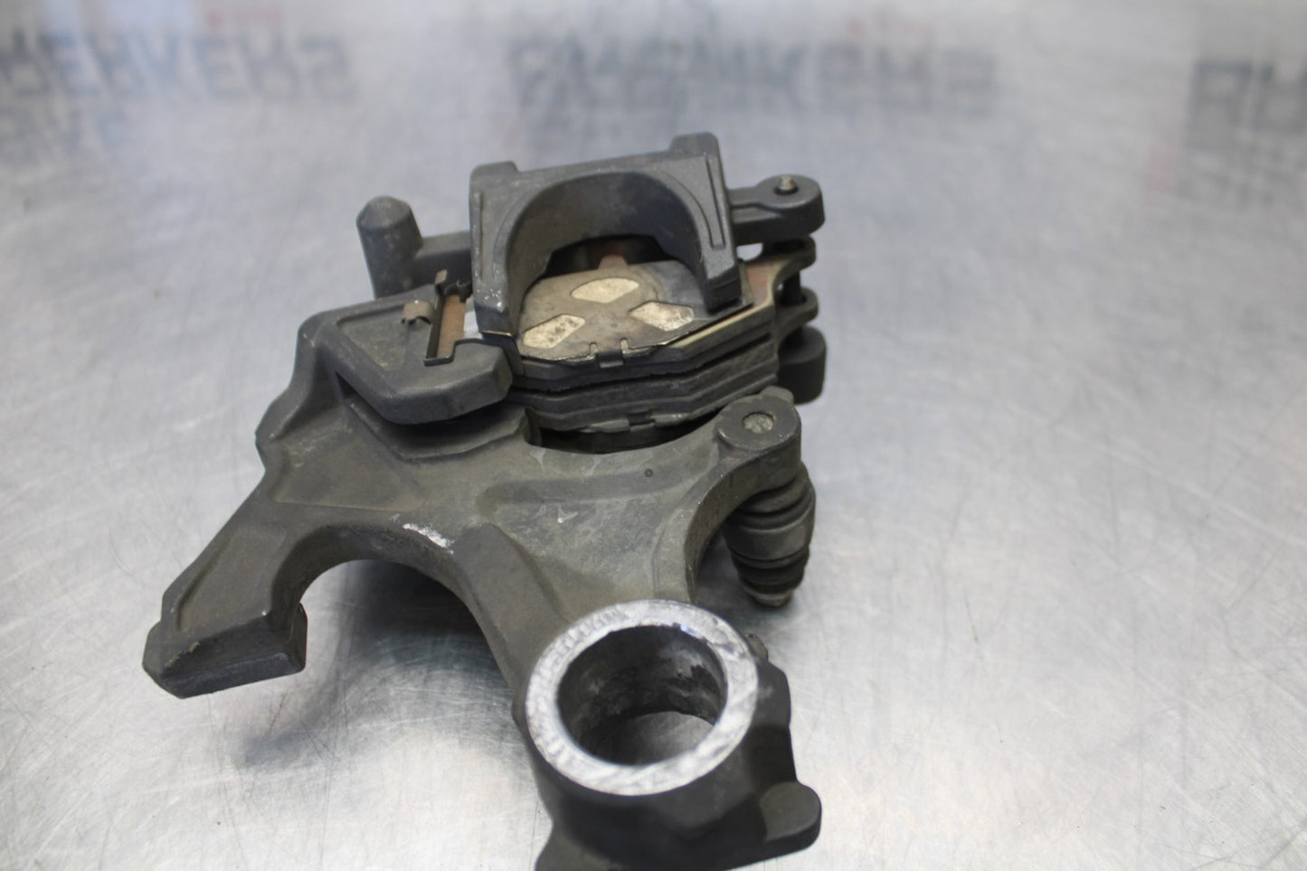 07 SUZUKI GSXR1000 REAR BACK BRAKE CALIPER W MOUNT BRACKET BB770