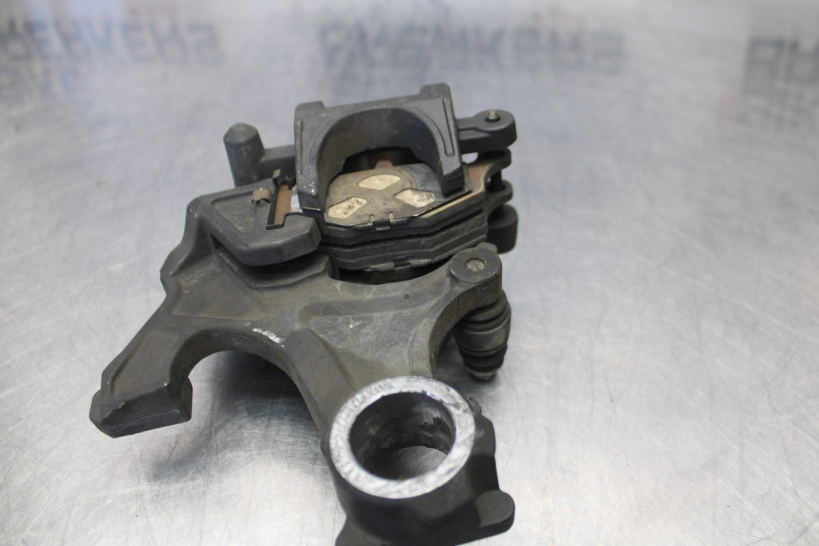 07 SUZUKI GSXR1000 REAR BACK BRAKE CALIPER W MOUNT BRACKET BB770