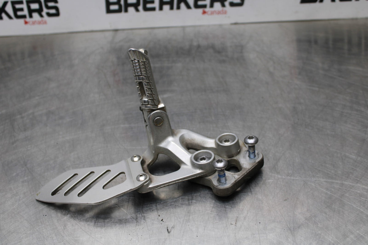 06-07 SUZUKI GSXR 600 LEFT REARSET REAR SET DRIVER FOOT PEG REST STOP BB178