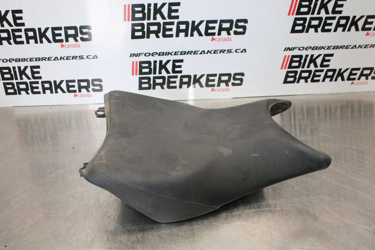 15-16 HONDA CB300F FRONT DRIVERS SEAT PAD SADDLE PILLION BB150