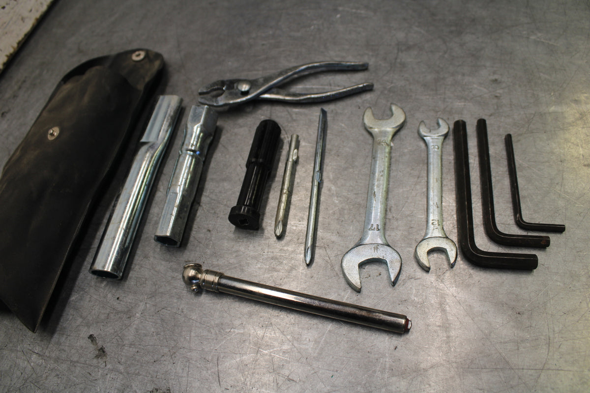 05-06 YAMAHA ROYAL STAR STOCK TOOLS OEM TOOL BAG KIT SET BB697