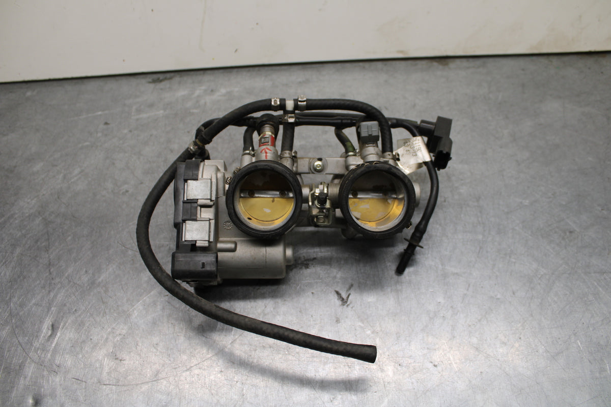 10-11 APRILIA RSV4 R MAIN FUEL INJECTORS / THROTTLE BODIES BB120