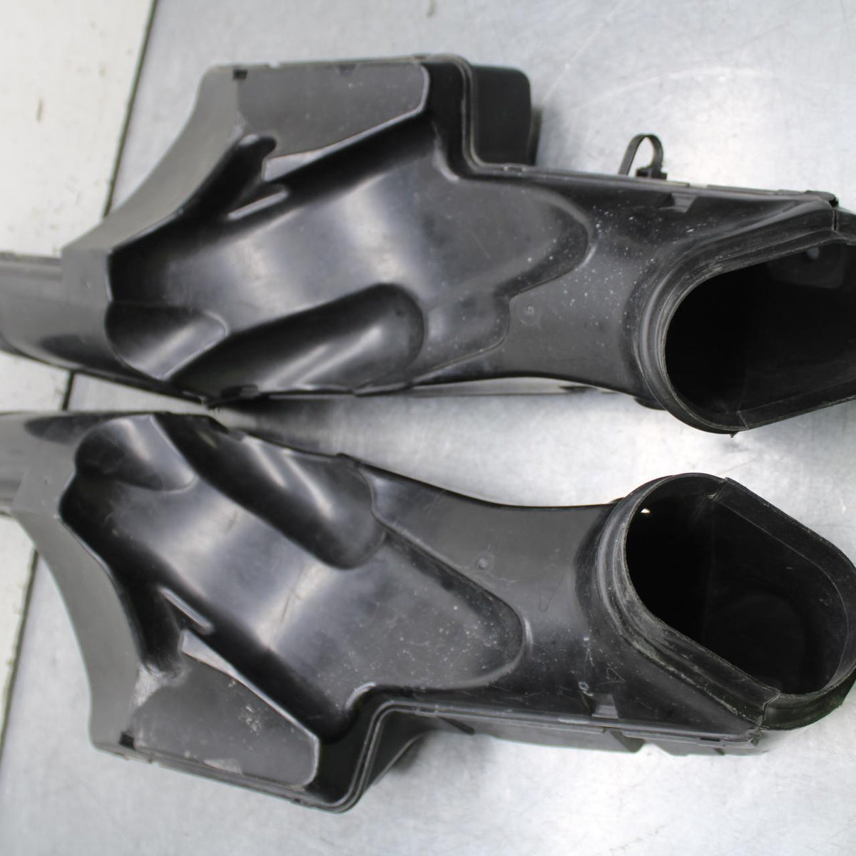 06-07 SUZUKI GSXR750 RIGHT LEFT AIR INTAKE DUCTS BB645