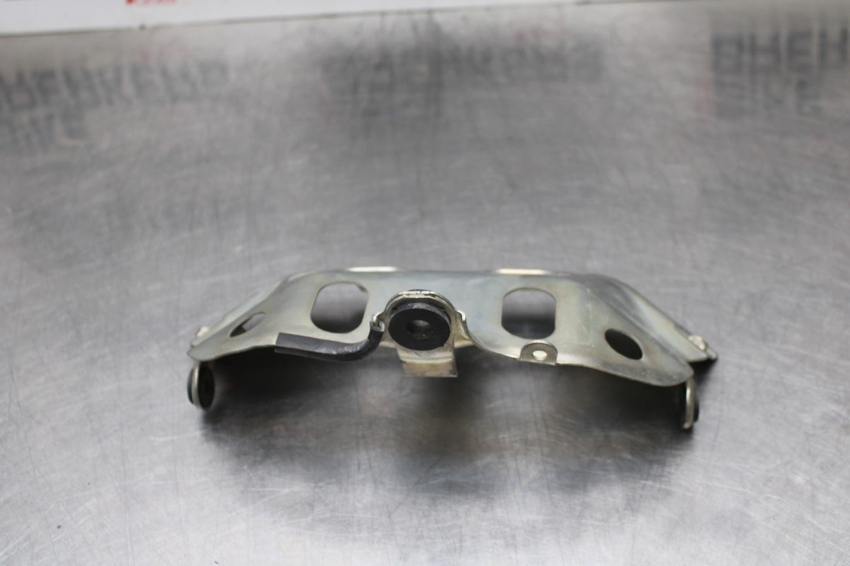 07 SUZUKI GSXR1000 FRONT GAS TANK FUEL CELL FAIRING COWL MOUNT BRACKET BB770