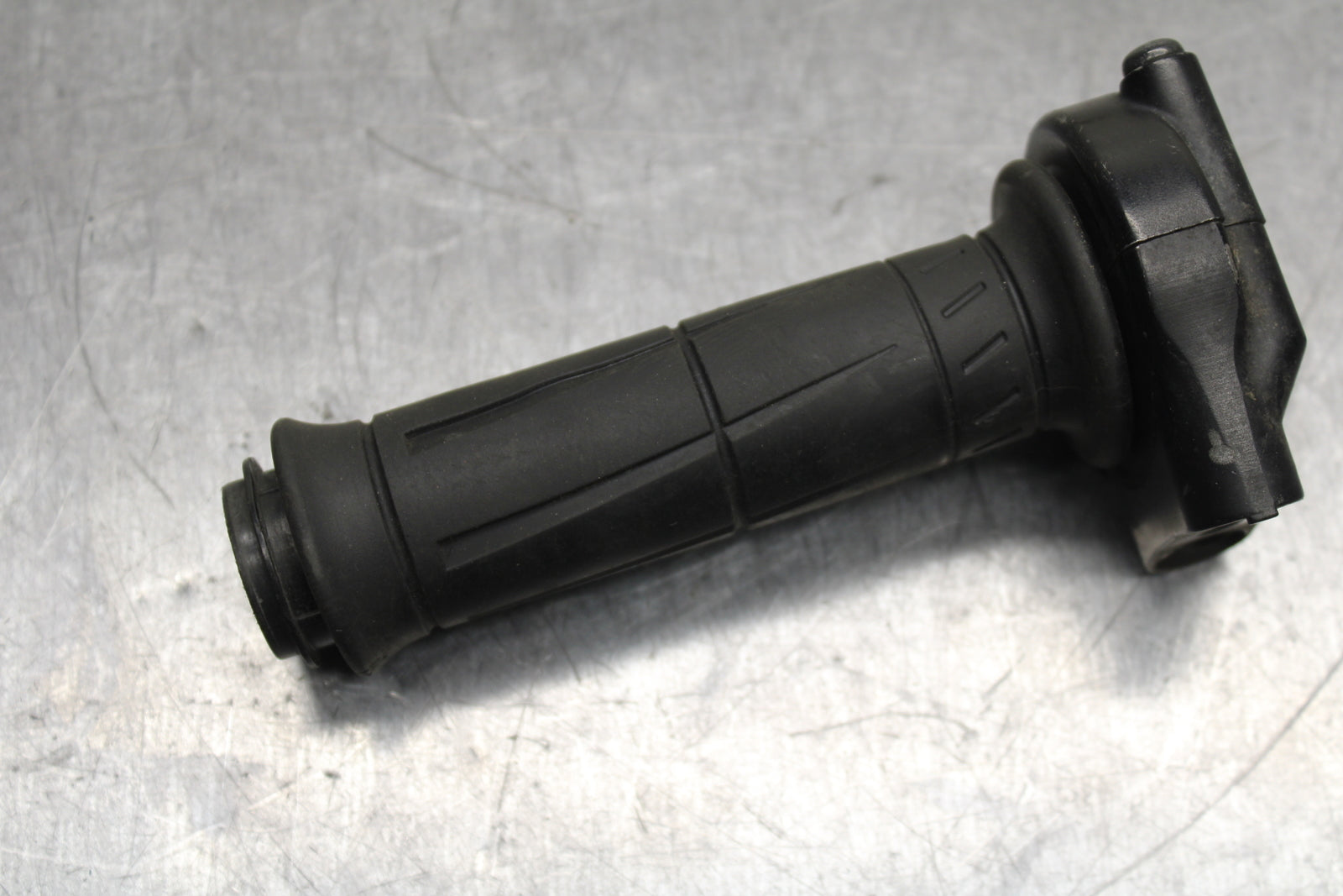 12-13 KAWASAKI Z1000 THROTTLE CABLE LINE HOUSING GUIDE BB743