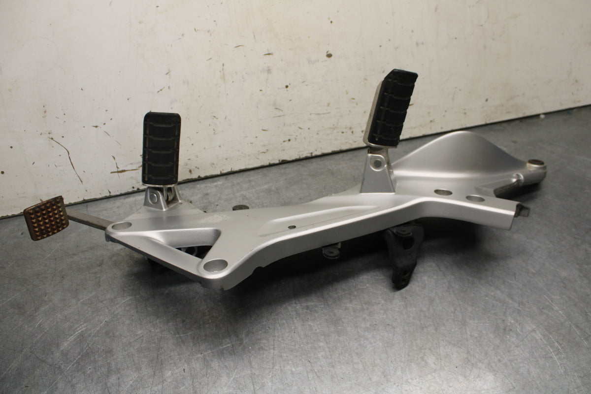 04-12 HONDA ST1300A RIGHT FRONT FOOT REST PEG STEP MOUNT BRACKET BB669