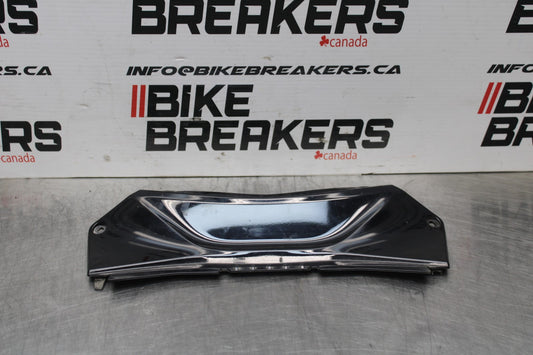 23 YAMAHA YZF R3 CENTER REAR BACK TAIL FAIRING COVER TRIM COWL BB806