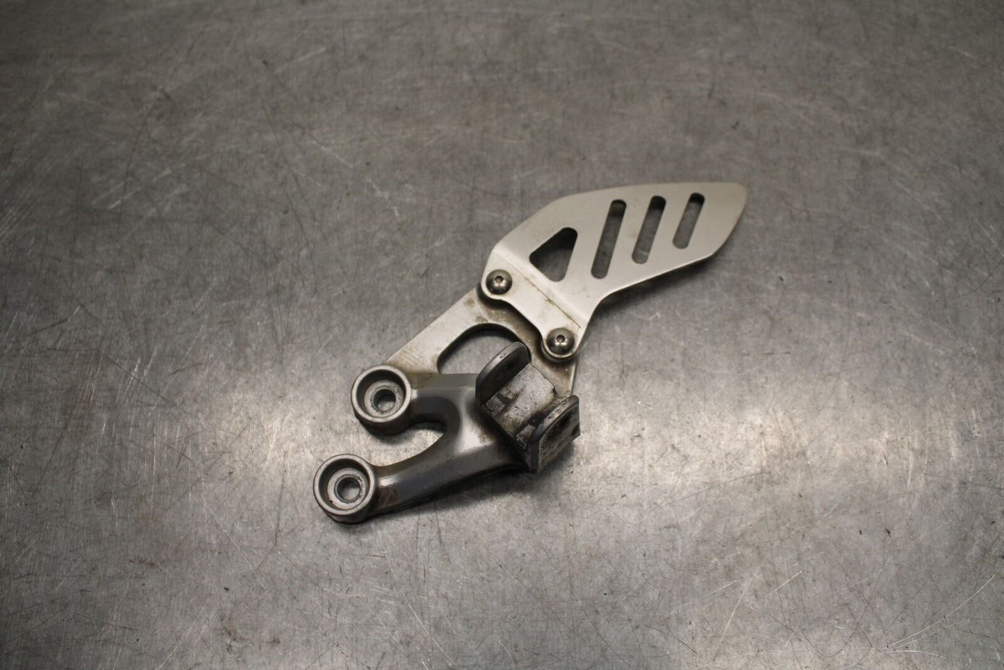 06-07 SUZUKI GSXR750 LEFT REARSET REAR SET DRIVER FOOT PEG REST STOP BB670