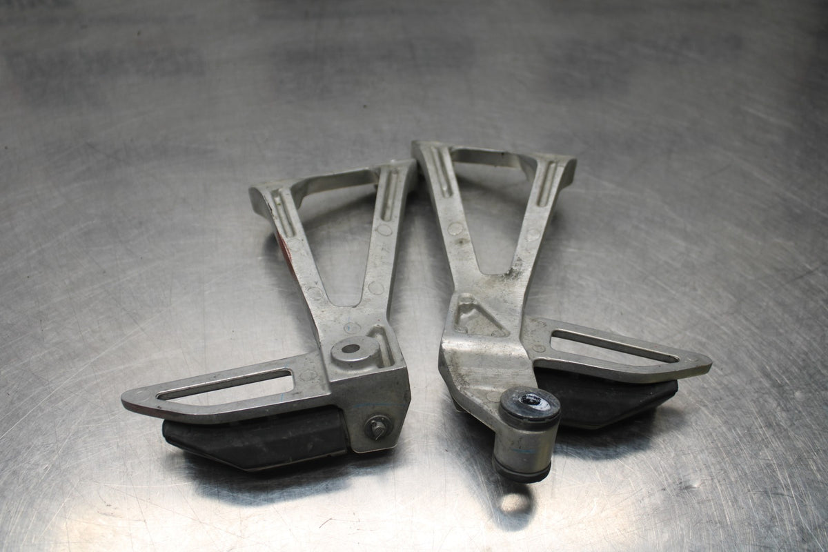 13-15 HONDA CBR500R REAR BACK PASSENGER PEG SET PAIR BB834