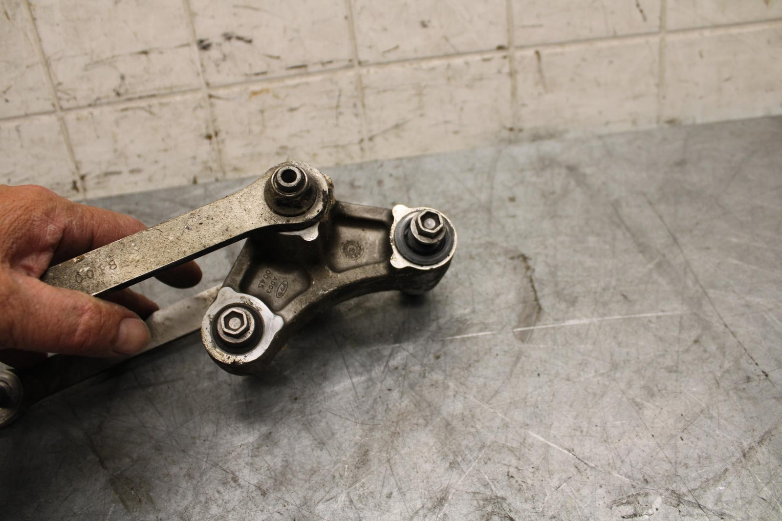 2005 Kawasaki Ninja ZX6R ZX636C REAR DOGBONE SHOCK LINKAGE LINK BB534