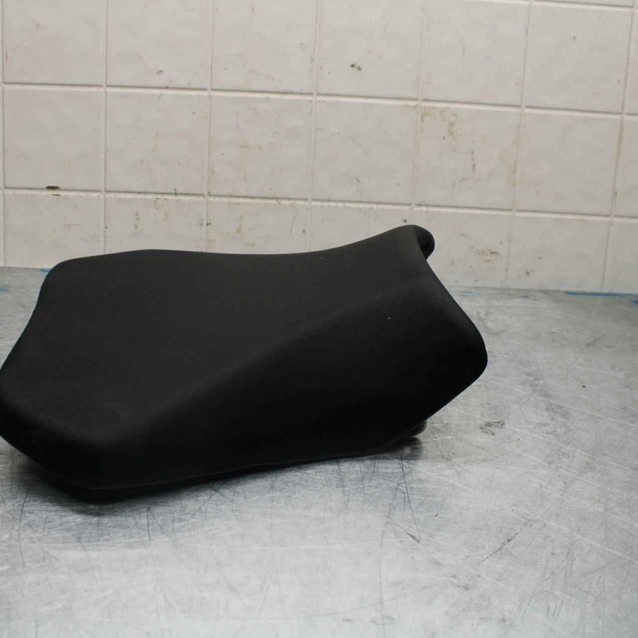 11-22 SUZUKI GSXR600 FRONT DRIVERS SEAT PAD SADDLE PILLION BB422