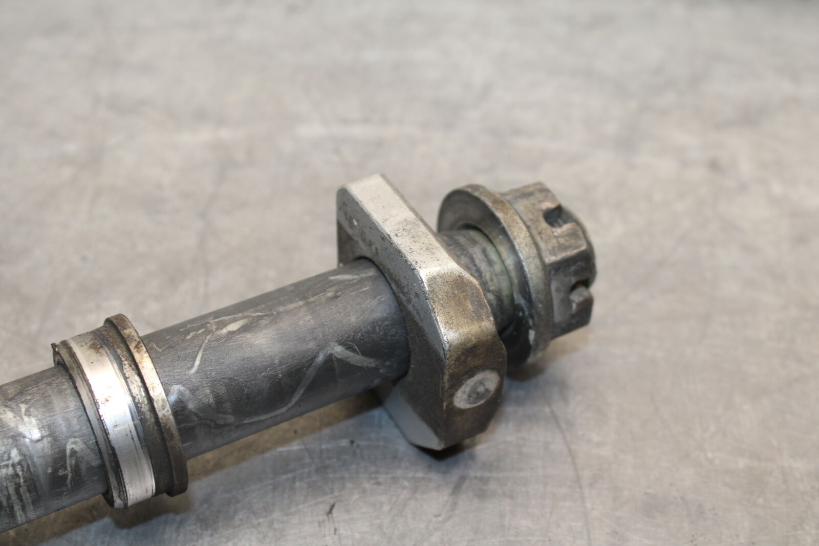 06-07 SUZUKI GSXR 600 REAR AXLE BACK WHEEL RIM PIVOT BOLT AXEL BB737