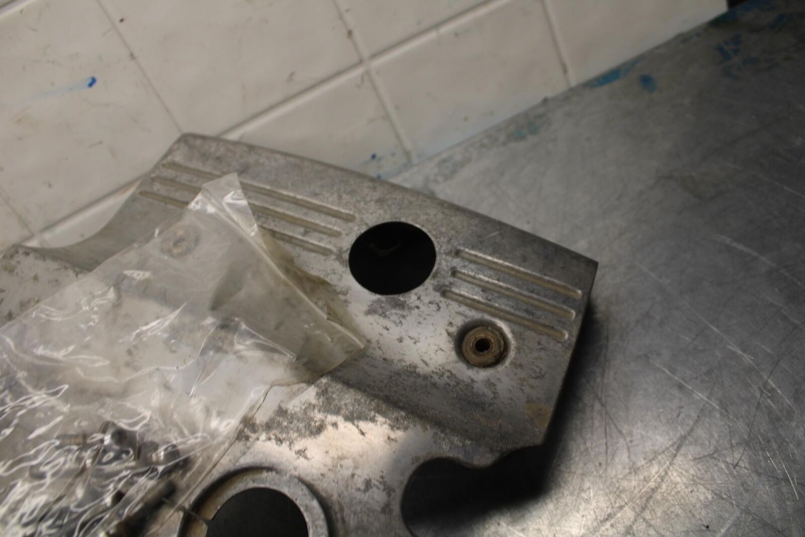 75 SUZUKI GT 550  RAM AIR INTAKE DUCT COVER BB72