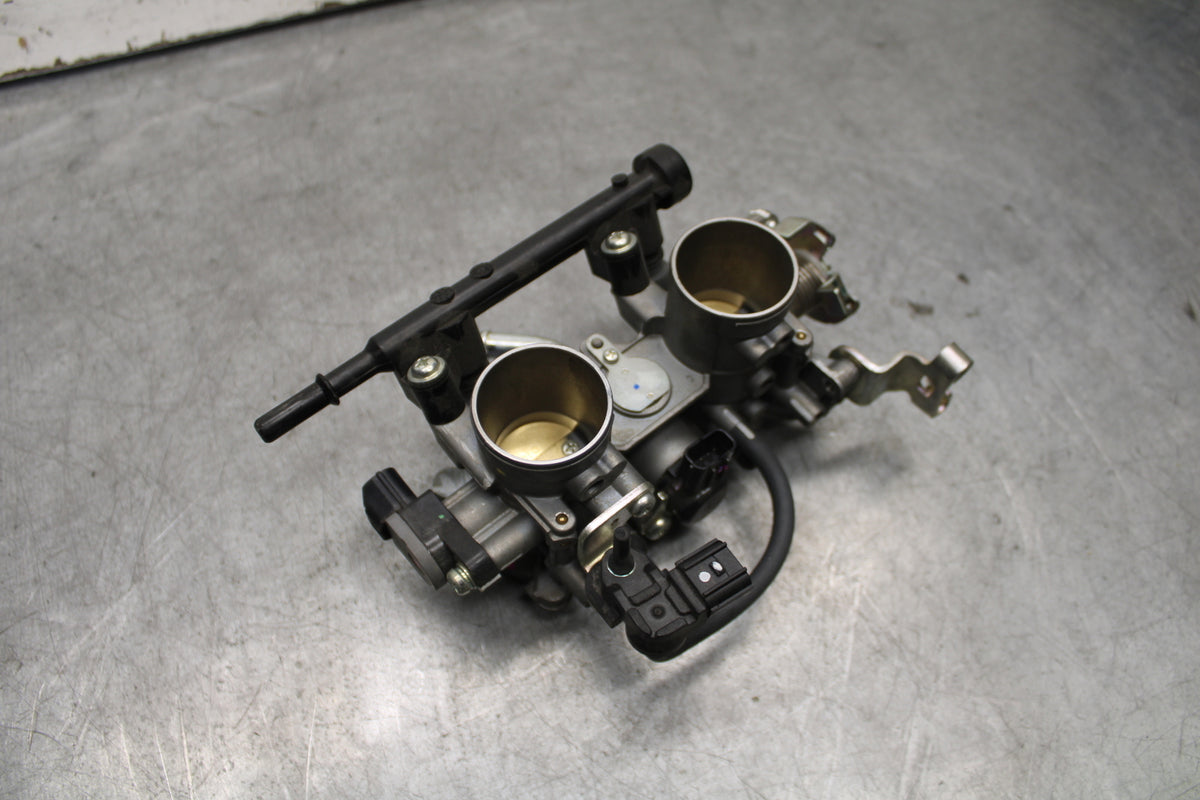 18-23 KAWASAKI NINJA 400 MAIN FUEL INJECTORS / THROTTLE BODIES BB660