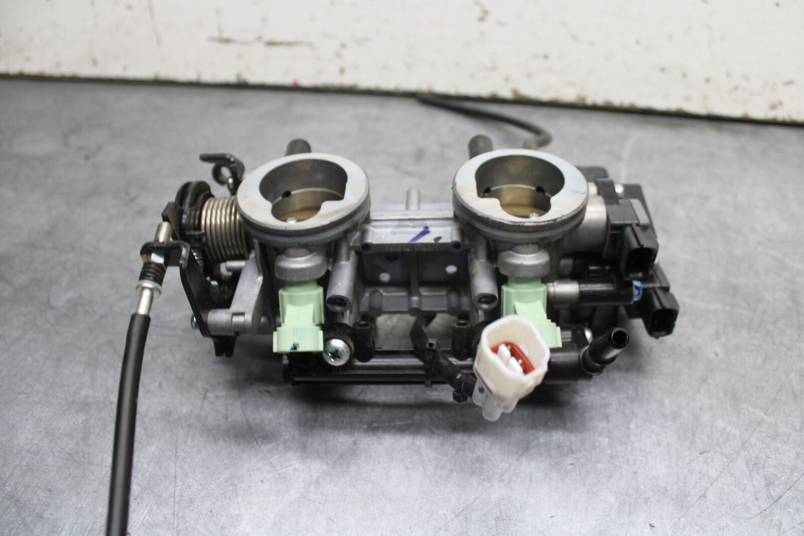 18-24 KAWASAKI NINJA 650 MAIN FUEL INJECTORS / THROTTLE BODIES BB725