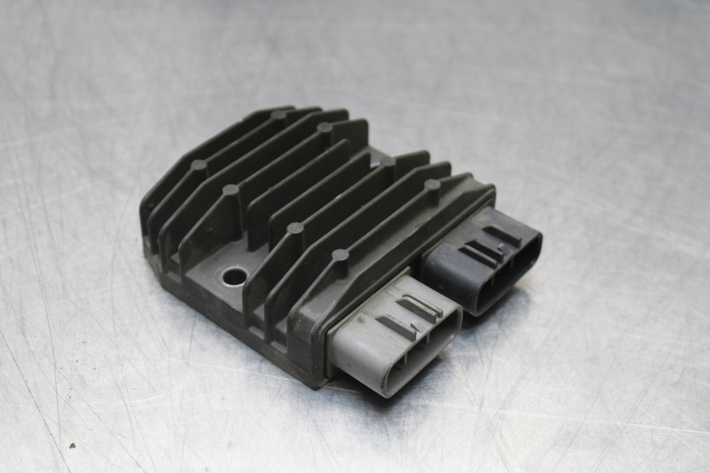 04-05 KAWASAKI NINJA ZX10R RECTIFIER VOLTAGE REGULATOR BB163