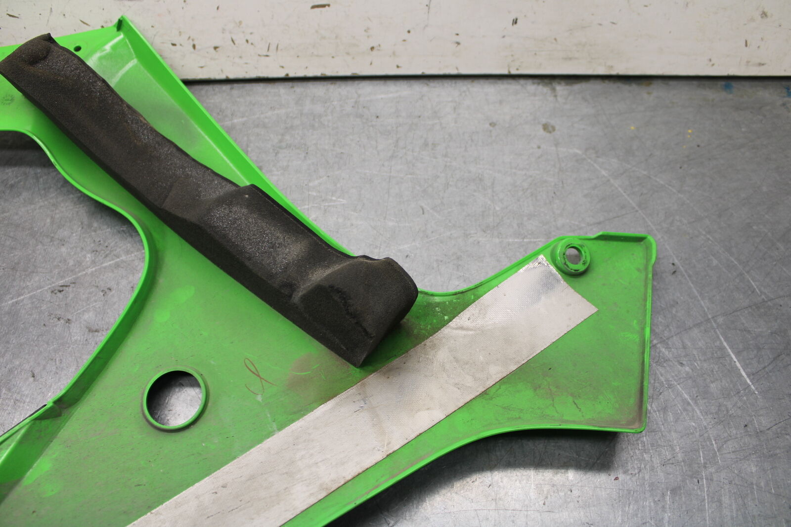 16 KAWASAKI NINJA ZX10R RIGHT LOWER MID SIDE FAIRING COWL  55028-0337-6Z  BB650