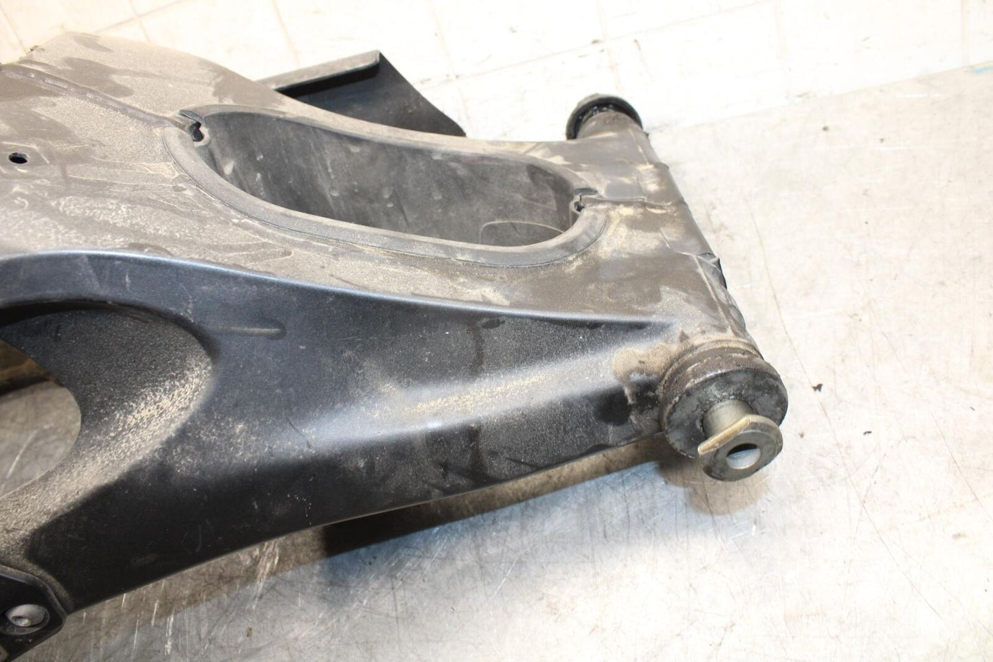 2003 Yamaha YZF R6 REAR SWINGARM BACK SUSPENSION SWING ARM 5SL-22110-01-00 BB539