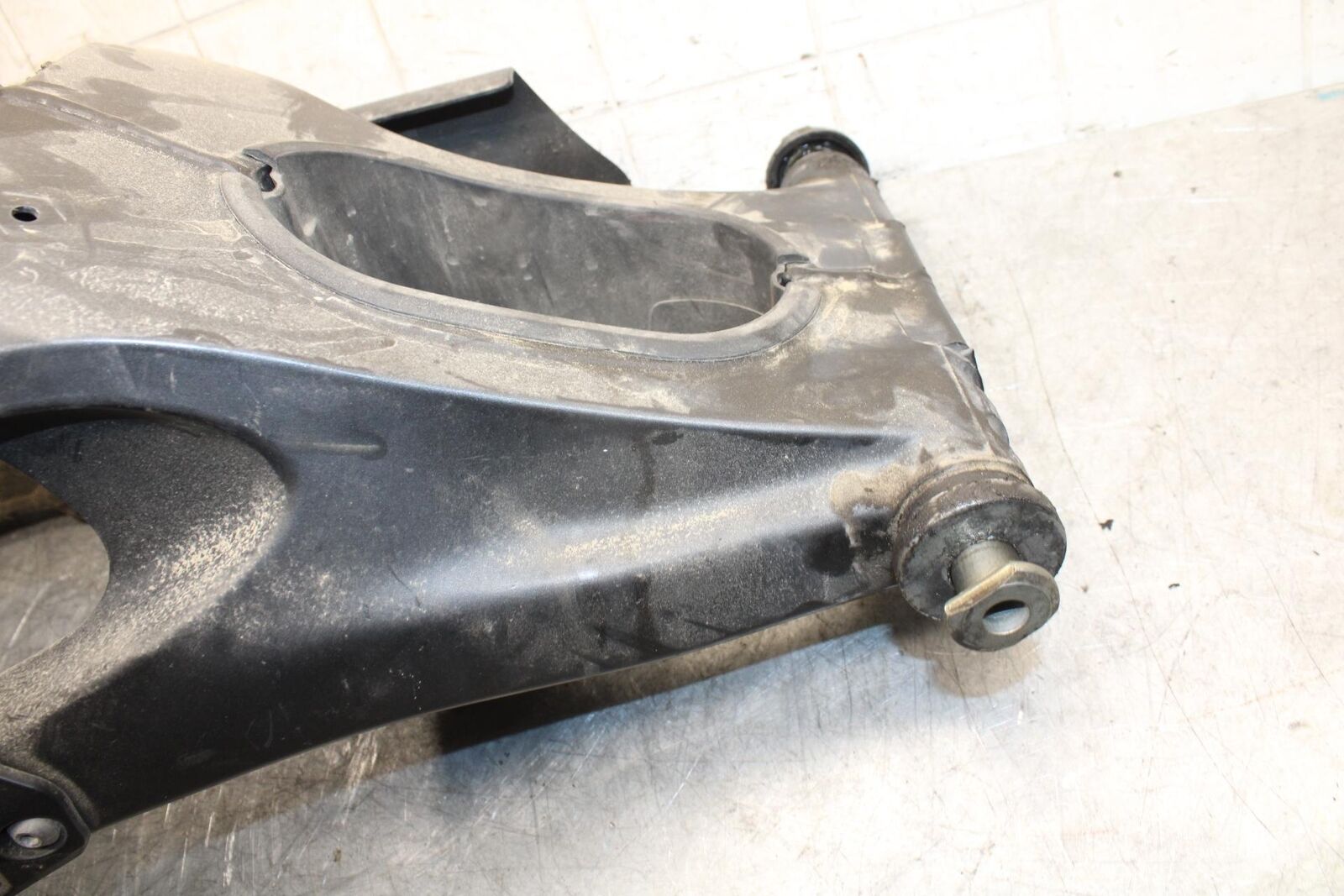 2003 Yamaha YZF R6 REAR SWINGARM BACK SUSPENSION SWING ARM 5SL-22110-01-00 BB539