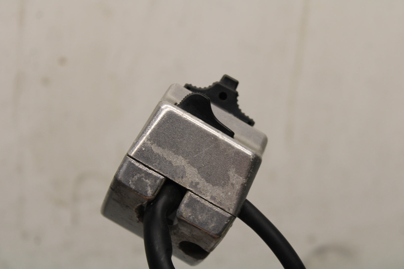 00 SUZUKI INTRUDER 1500 VL1500 LEFT HANDLE HORN SIGNALS SWITCH BB761 