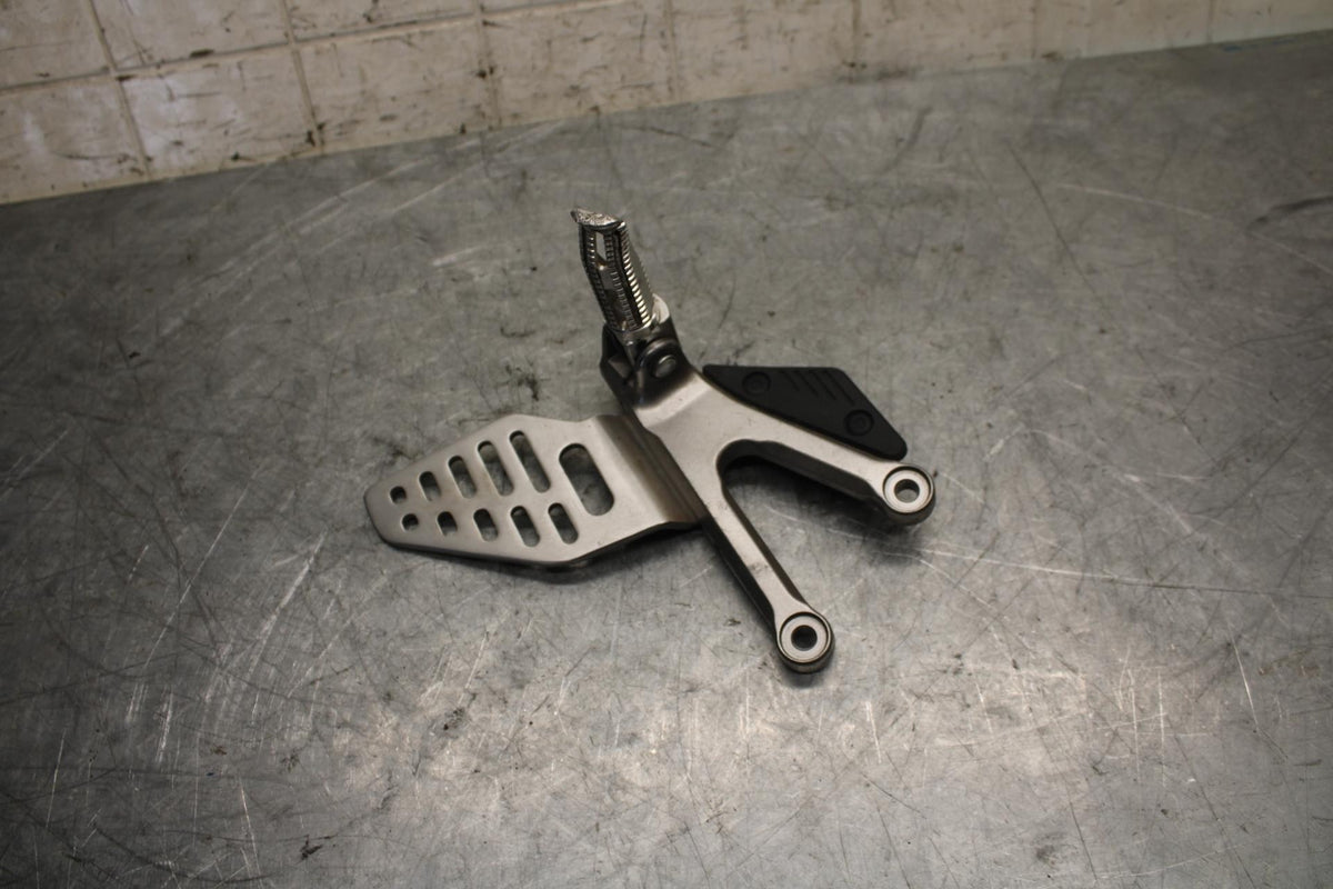 2007 Yamaha YZF R6 LEFT REARSET REAR SET DRIVER FOOT PEG REST STOP BB525