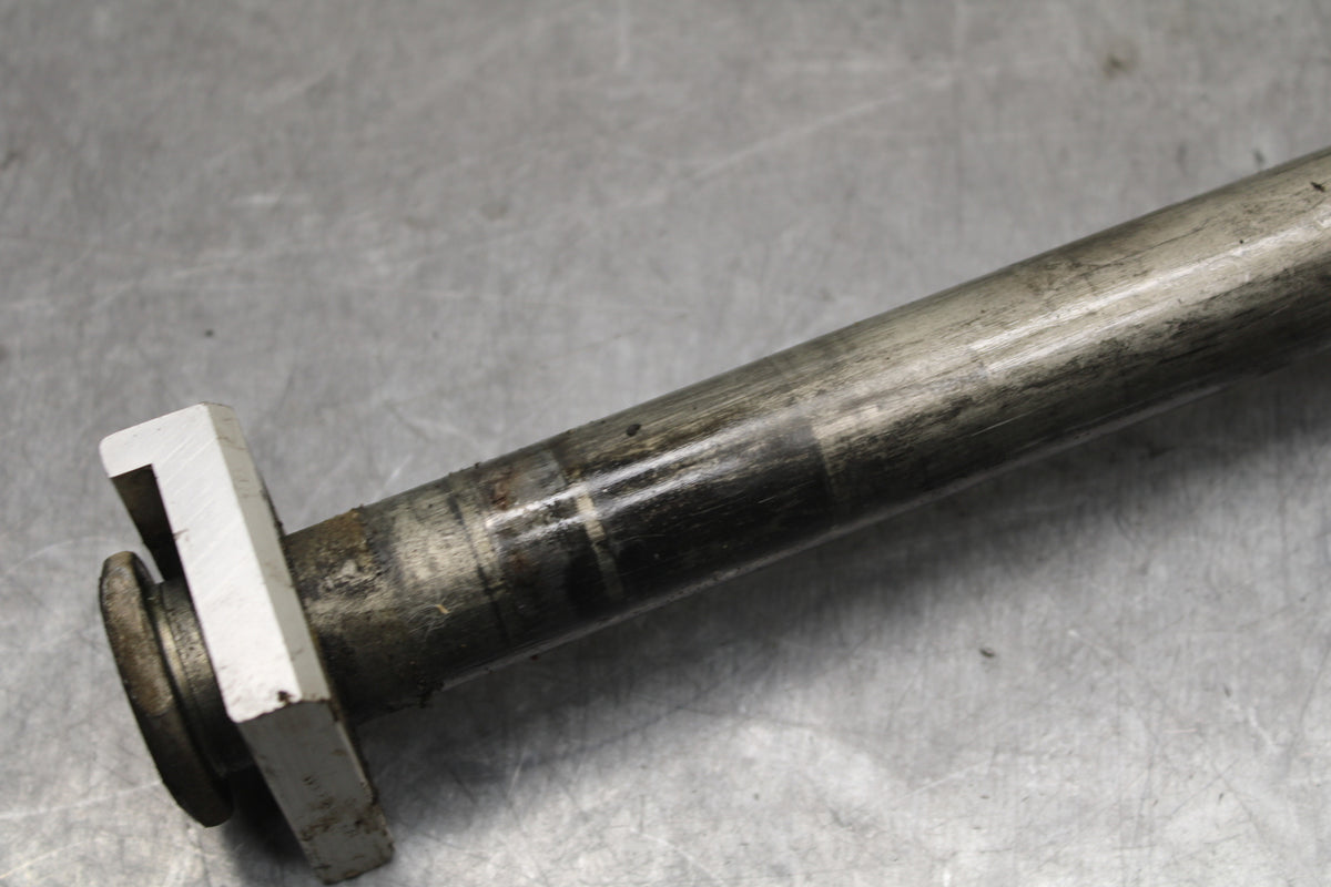 07-08 YAMAHA YZF R1 REAR AXLE BACK WHEEL RIM PIVOT BOLT AXEL BB724