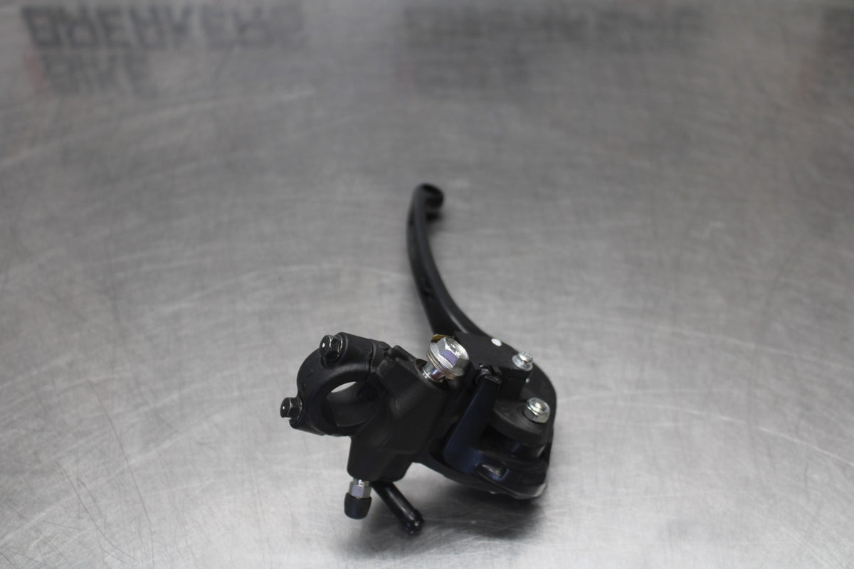 11-26 SUZUKI GSXR750 NEW TAKE OFF FRONT BRAKE MASTER CYLINDER w/ LEVER BB882