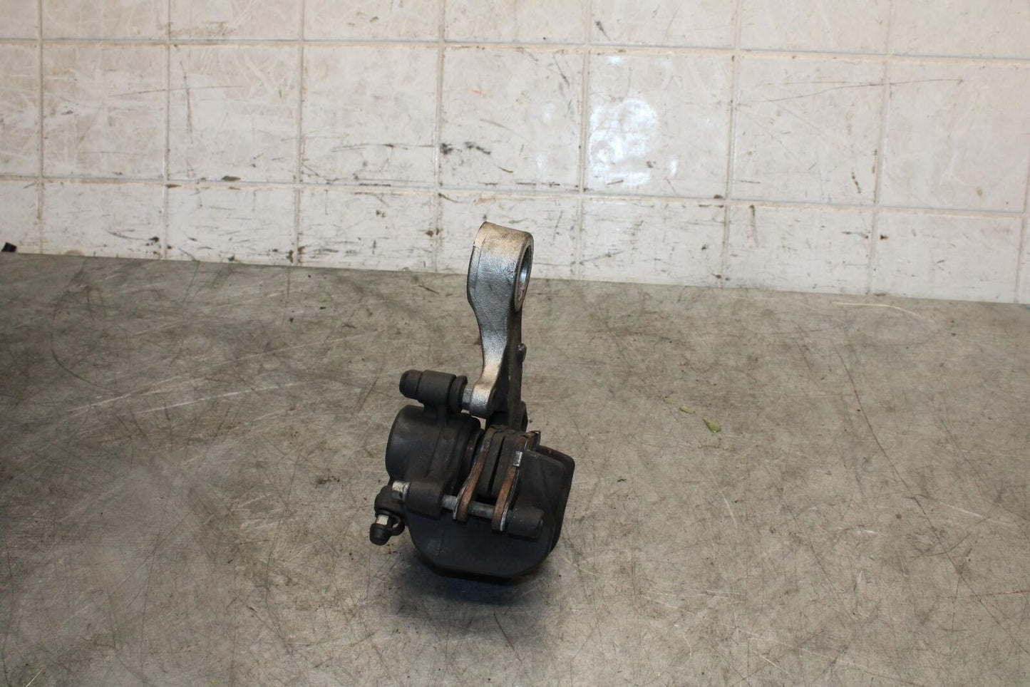 07-12 HONDA CBR600RR REAR BACK BRAKE CALIPER W MOUNT BRACKET 43150-MFJ-D01 BB542