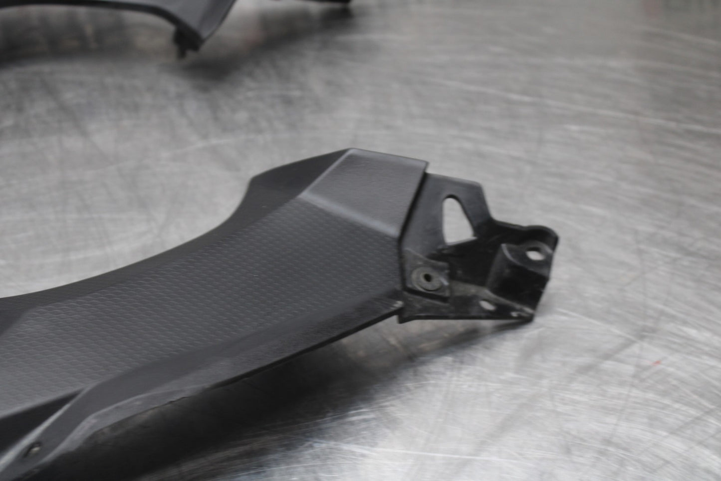 18-23 KAWASAKI NINJA 400 EX400 ABS FRONT CENTER COWL FAIRING BB177