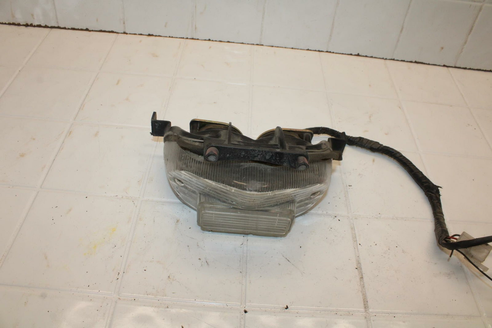 01-02 SUZUKI GSXR750 REAR TAIL TAILLIGHT BACK BRAKE LIGHT BB402