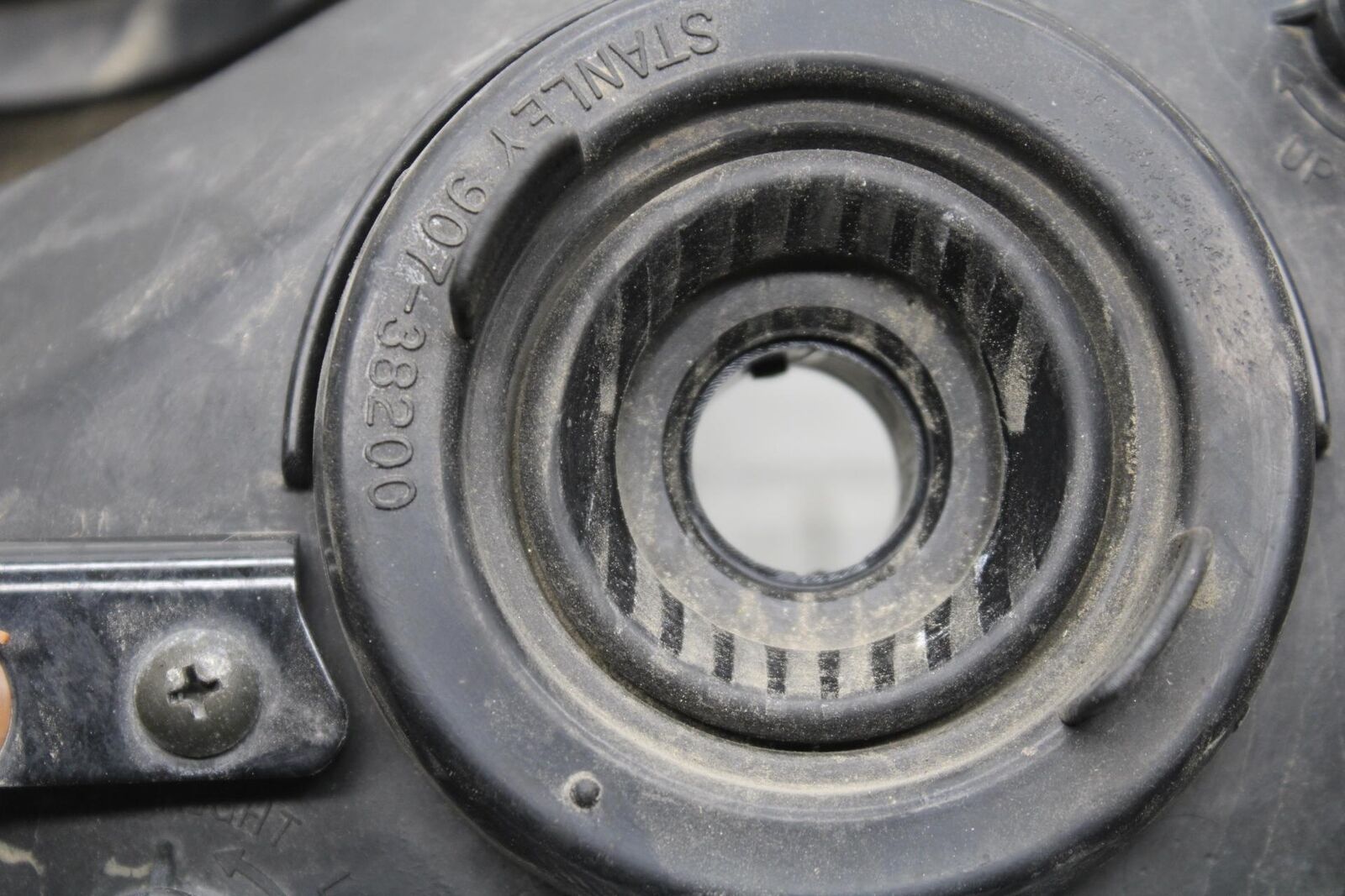 2000 Kawasaki Ninja ZX12R ZX1200A FRONT HEADLIGHT HEAD LIGHT LAMP 23007-1370 BB5