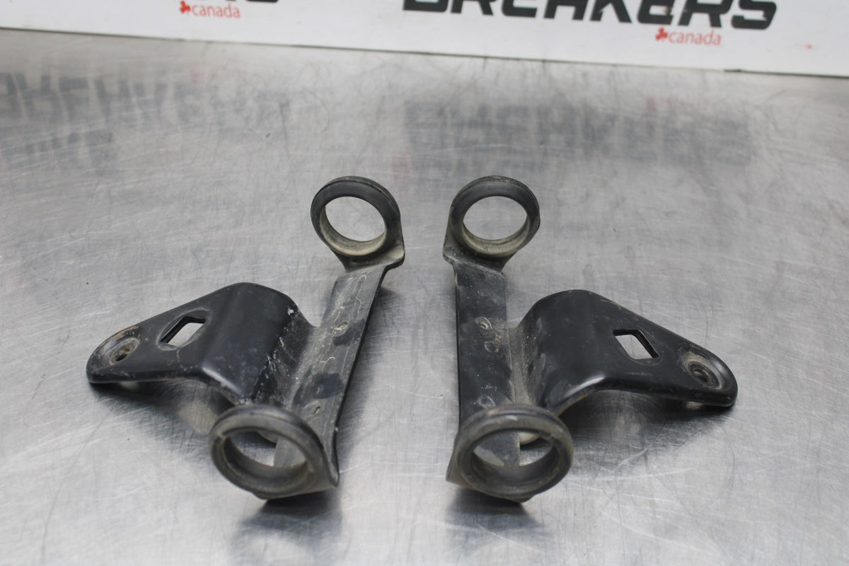 77 SUZUKI GS750 FRONT HEADLIGHT BRACKET PAIR FORK EAR BB779