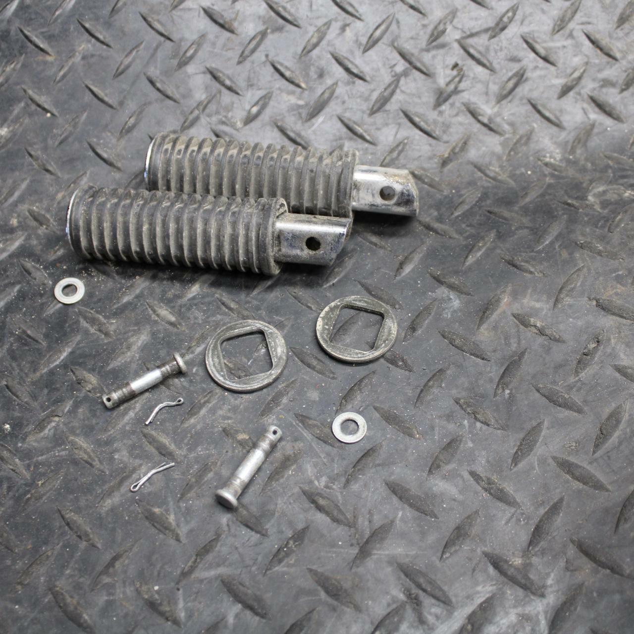 03-05 HONDA SHADOW CLASSIC 750 REAR FOOT RESTS PEGS STEPS SET PAIR BB229