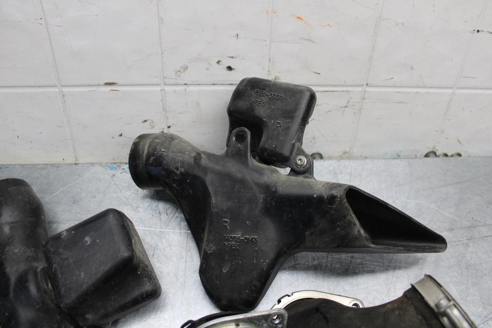 07-08 KAWASAKI CONCOURS 1400 ABS RIGHT LEFT AIR INTAKE DUCTS BB449