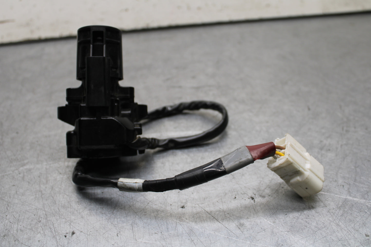 16 KAWASAKI NINJA ZX10R IGNITION LOCK  AND SEAT LOCK BB650