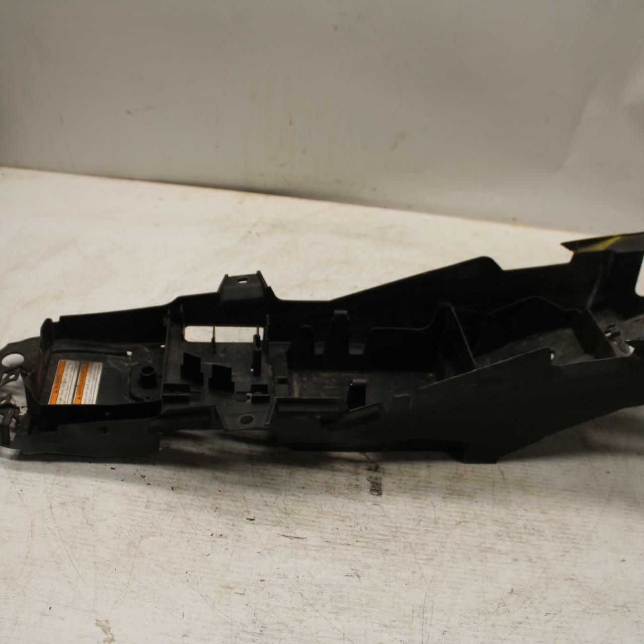 15 YAMAHA FZ09 REAR BACK TAIL UNDERTAIL BATTERY TRAY PLASTIC BB367